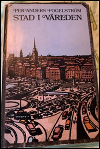 Denna bild har ett alt-attribut som är tomt. Dess filnamn är bok_stockholmrom_1968_stad_i_varlden6.jpg